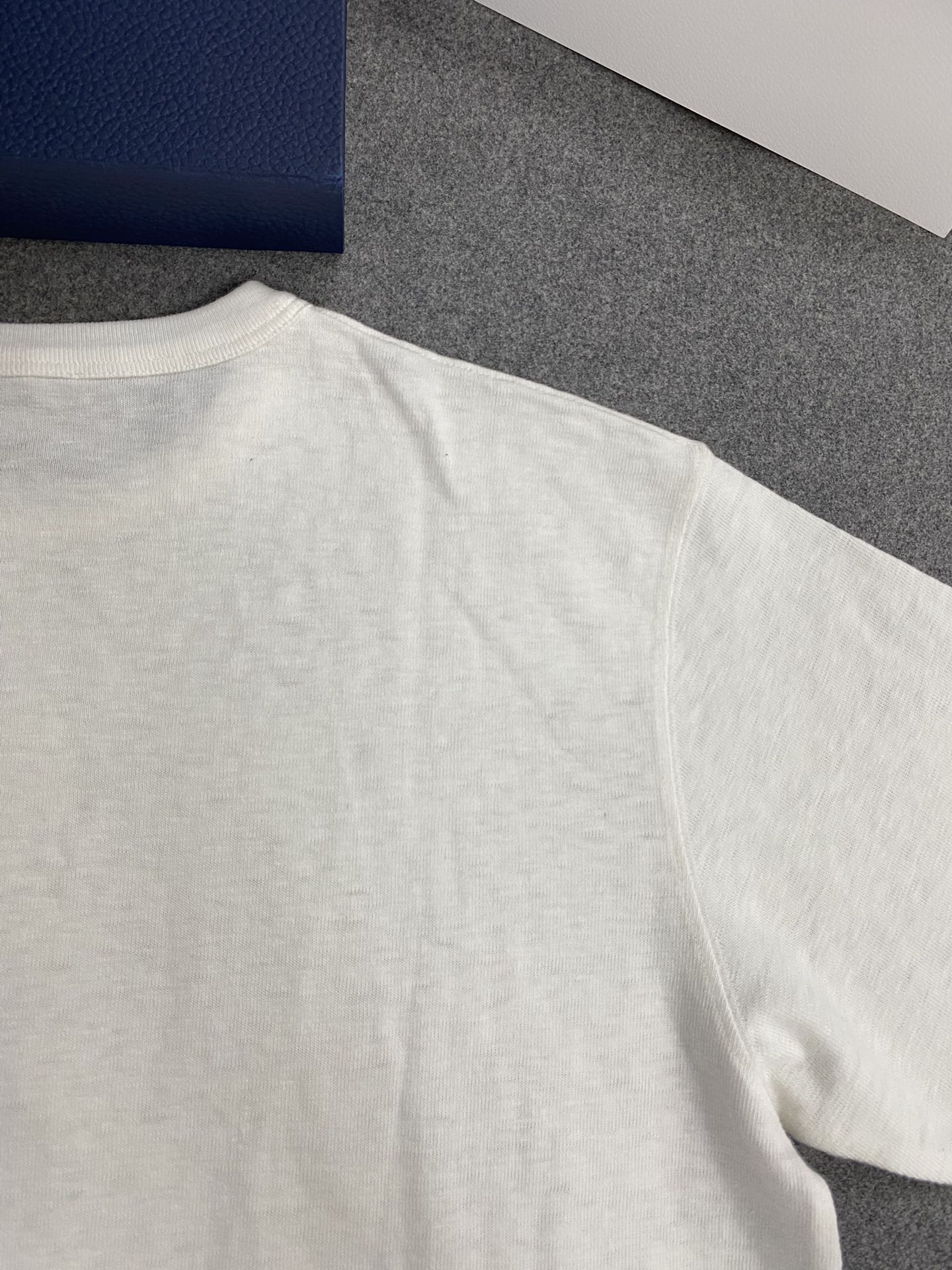 D I O R 디올 23FW 화이트 플록 아스트로 반팔 티셔츠 화이트 레플리카 13번 이미지 - 의류 | 세미샵 레플리카 사이트