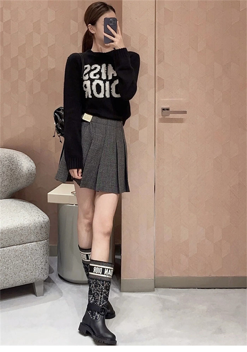 D I O R 디올 Miss Dior Graffiti 모티프 캐시미어 실크 스웨터 3컬러 레플리카 3번 이미지 - 의류 | 세미샵 레플리카 사이트