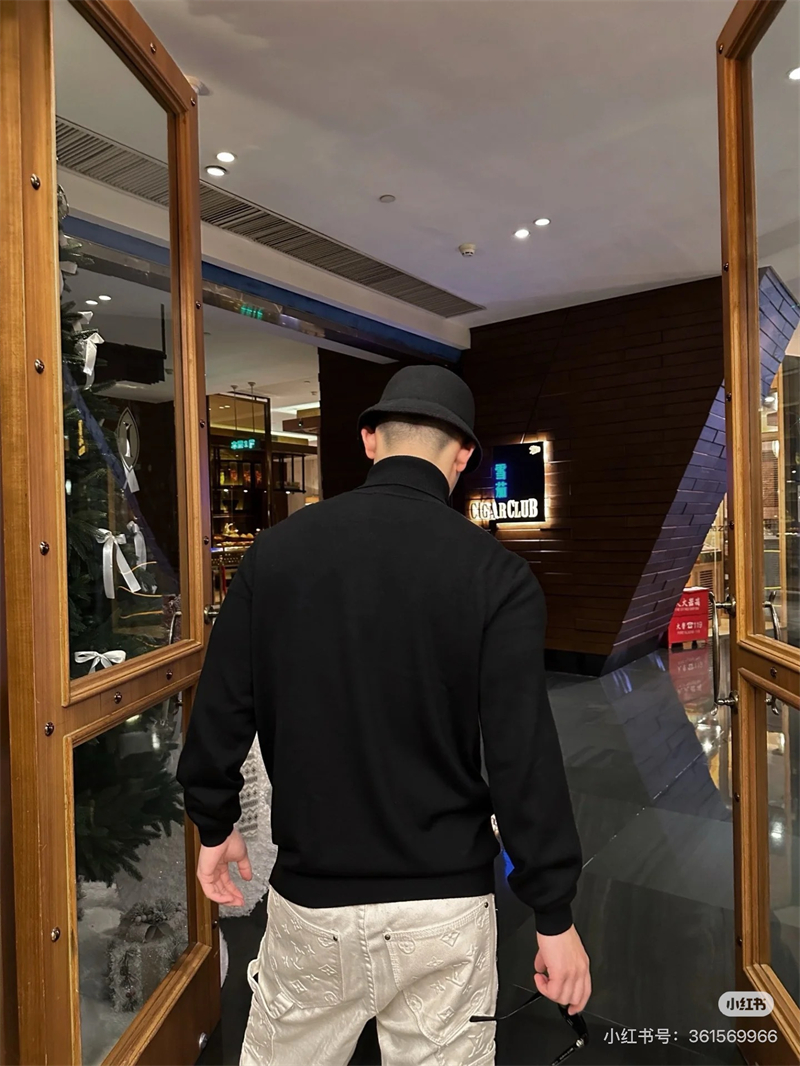 D I O R 디올 x 카우스 미니 비 터틀넥 울 니트 스웨터 레플리카 3번 이미지 - 의류 | 세미샵 레플리카 사이트