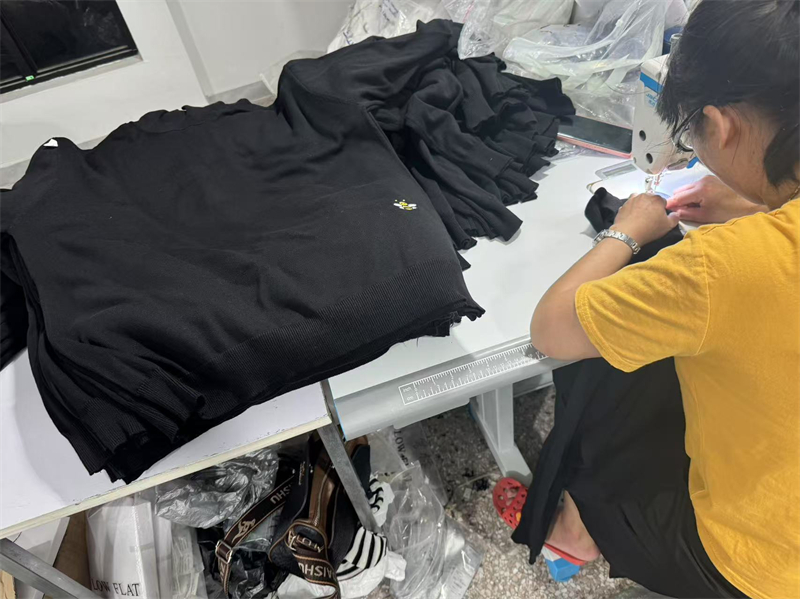 D I O R 디올 x 카우스 미니 비 터틀넥 울 니트 스웨터 레플리카 13번 이미지 - 의류 | 세미샵 레플리카 사이트