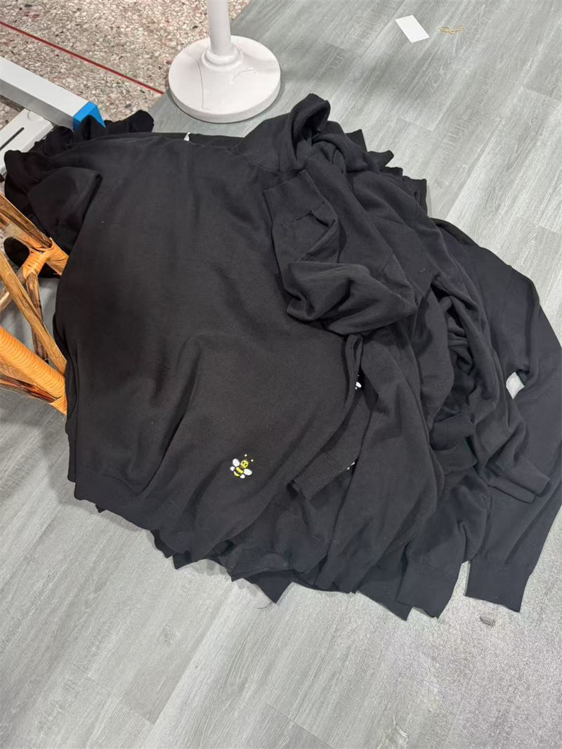 D I O R 디올 x 카우스 미니 비 터틀넥 울 니트 스웨터 레플리카 15번 이미지 - 의류 | 세미샵 레플리카 사이트