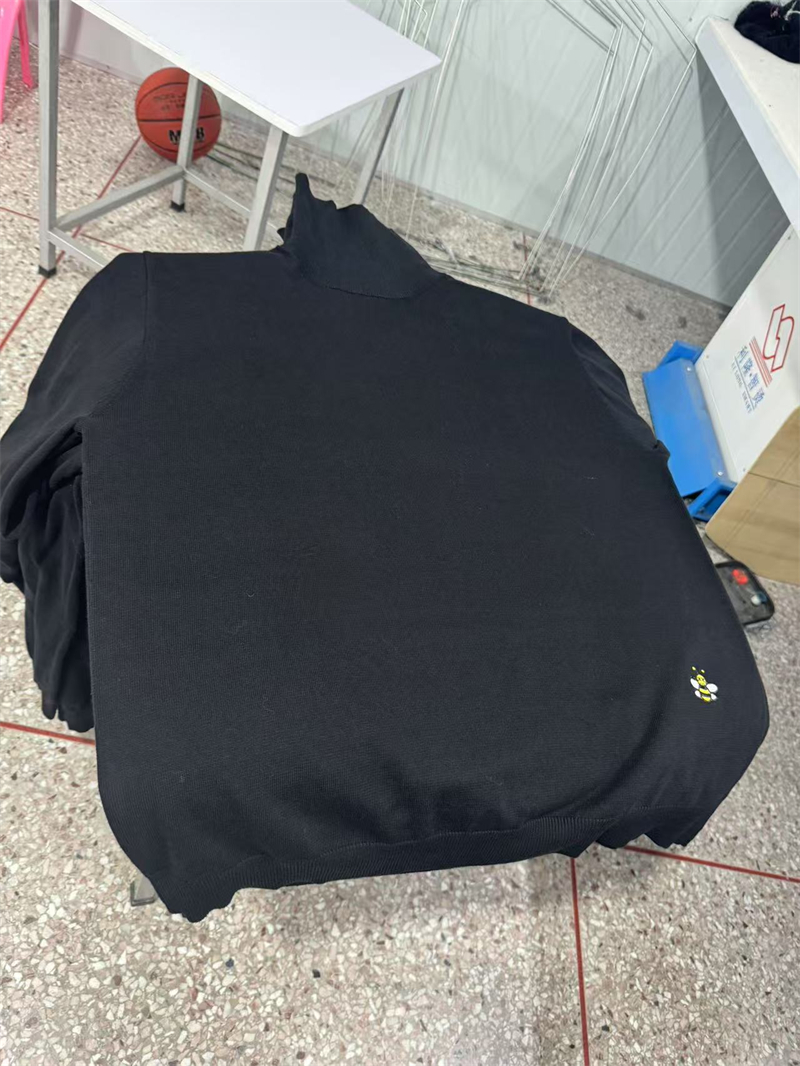 D I O R 디올 x 카우스 미니 비 터틀넥 울 니트 스웨터 레플리카 16번 이미지 - 의류 | 세미샵 레플리카 사이트