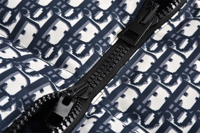 D I O R 몽클레어 오블리크 퀼트 테크니컬 태피터 리버서블 푸퍼 자켓 레플리카 12번 이미지 - 의류 | 세미샵 레플리카 사이트