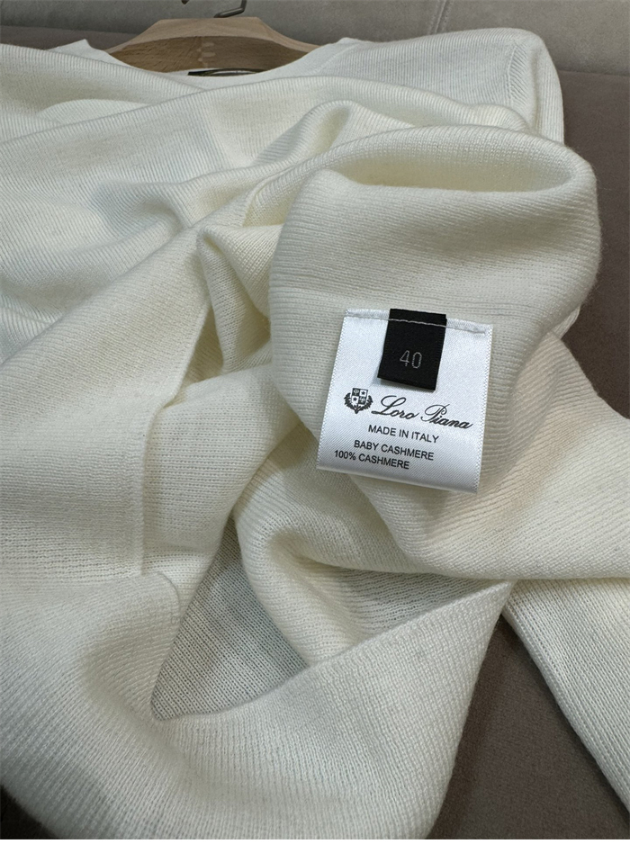 Loro Piana 로로피아나 캐시미어 라운드 니트 5컬러 레플리카 16번 이미지 - 의류 | 세미샵 레플리카 사이트