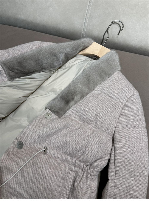 Loro Piana 로로피아나 24FW 로고 패치 밍크퍼 구스다운 패딩 점퍼 레플리카 5번 이미지 - 의류 | 세미샵 레플리카 사이트