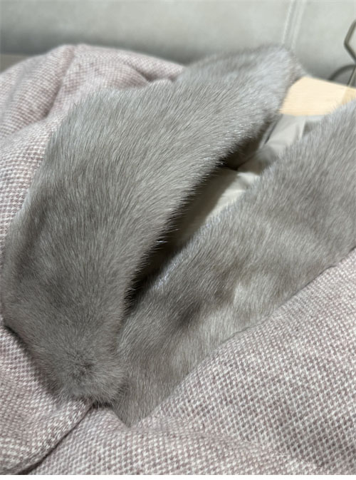 Loro Piana 로로피아나 24FW 로고 패치 밍크퍼 구스다운 패딩 점퍼 레플리카 7번 이미지 - 의류 | 세미샵 레플리카 사이트