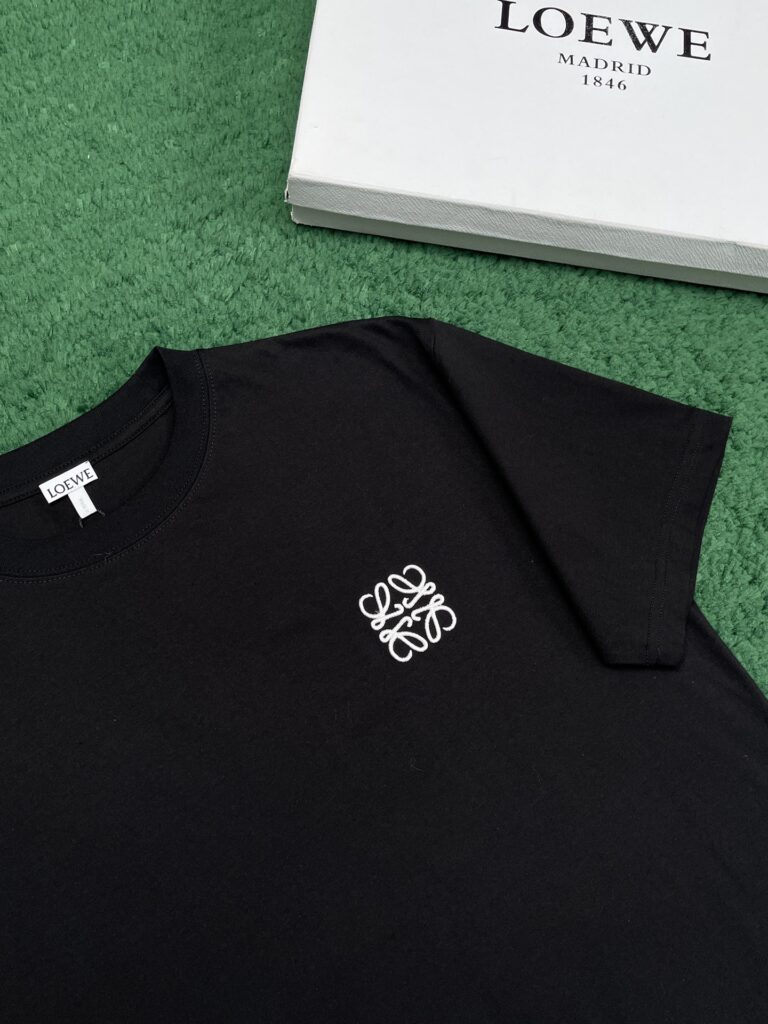 Loewe 로에베 아나그램 로고 베이직 반팔 티셔츠 “2COLOR” 레플리카 14번 이미지 - 의류 | 세미샵 레플리카 사이트