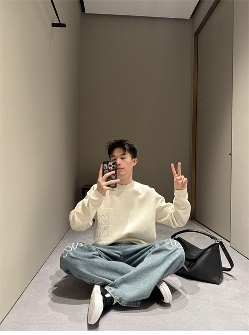 Loewe 로에베 아나그램 포켓 오버사이즈 맨투맨 3컬러 레플리카 24번 이미지 - 의류 | 세미샵 레플리카 사이트