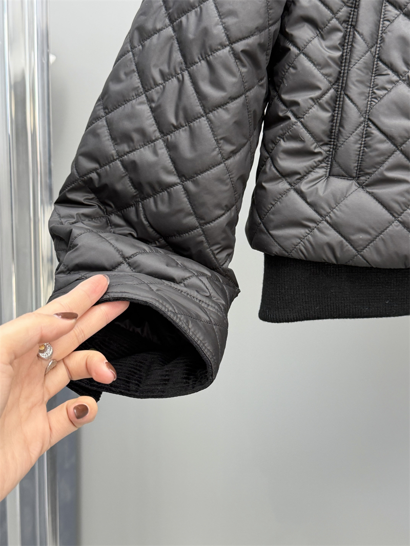 로에베 로에베 올오버 다이아 퀼팅 코듀로이 숏 자켓 레플리카 8번 이미지 - 의류 | 세미샵 레플리카 사이트