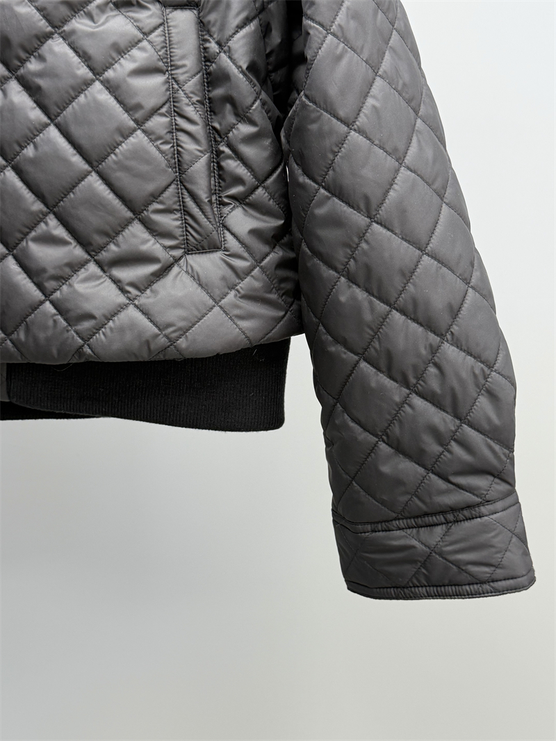 로에베 로에베 올오버 다이아 퀼팅 코듀로이 숏 자켓 레플리카 18번 이미지 - 의류 | 세미샵 레플리카 사이트