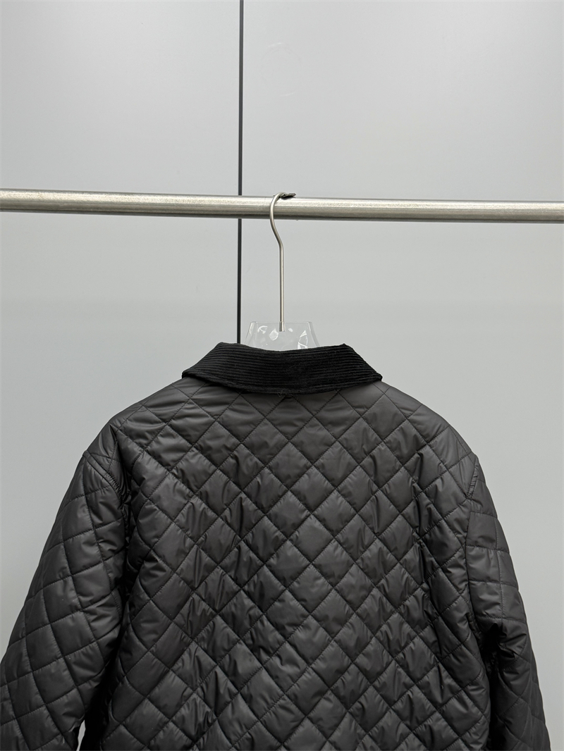 로에베 로에베 올오버 다이아 퀼팅 코듀로이 숏 자켓 레플리카 13번 이미지 - 의류 | 세미샵 레플리카 사이트