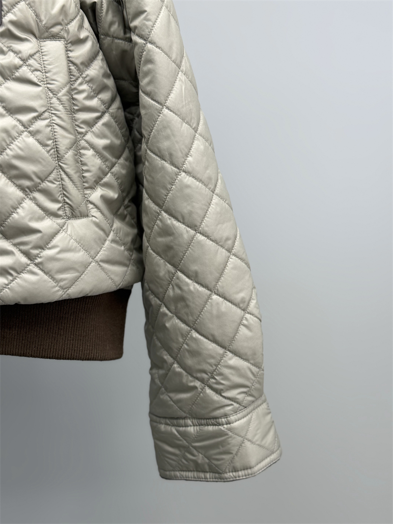 로에베 로에베 올오버 다이아 퀼팅 코듀로이 숏 자켓 레플리카 14번 이미지 - 의류 | 세미샵 레플리카 사이트