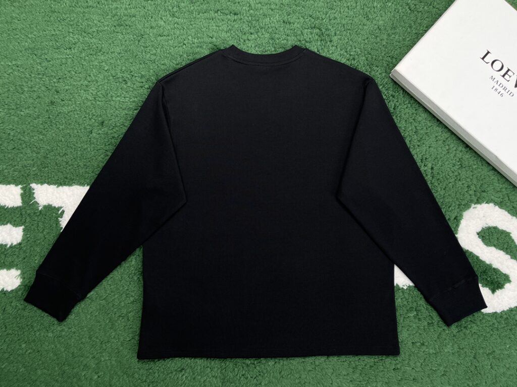 Loewe 로에베 24SS 아나그램 롱 슬리브 티셔츠 블랙 레플리카 4번 이미지 - 의류 | 세미샵 레플리카 사이트