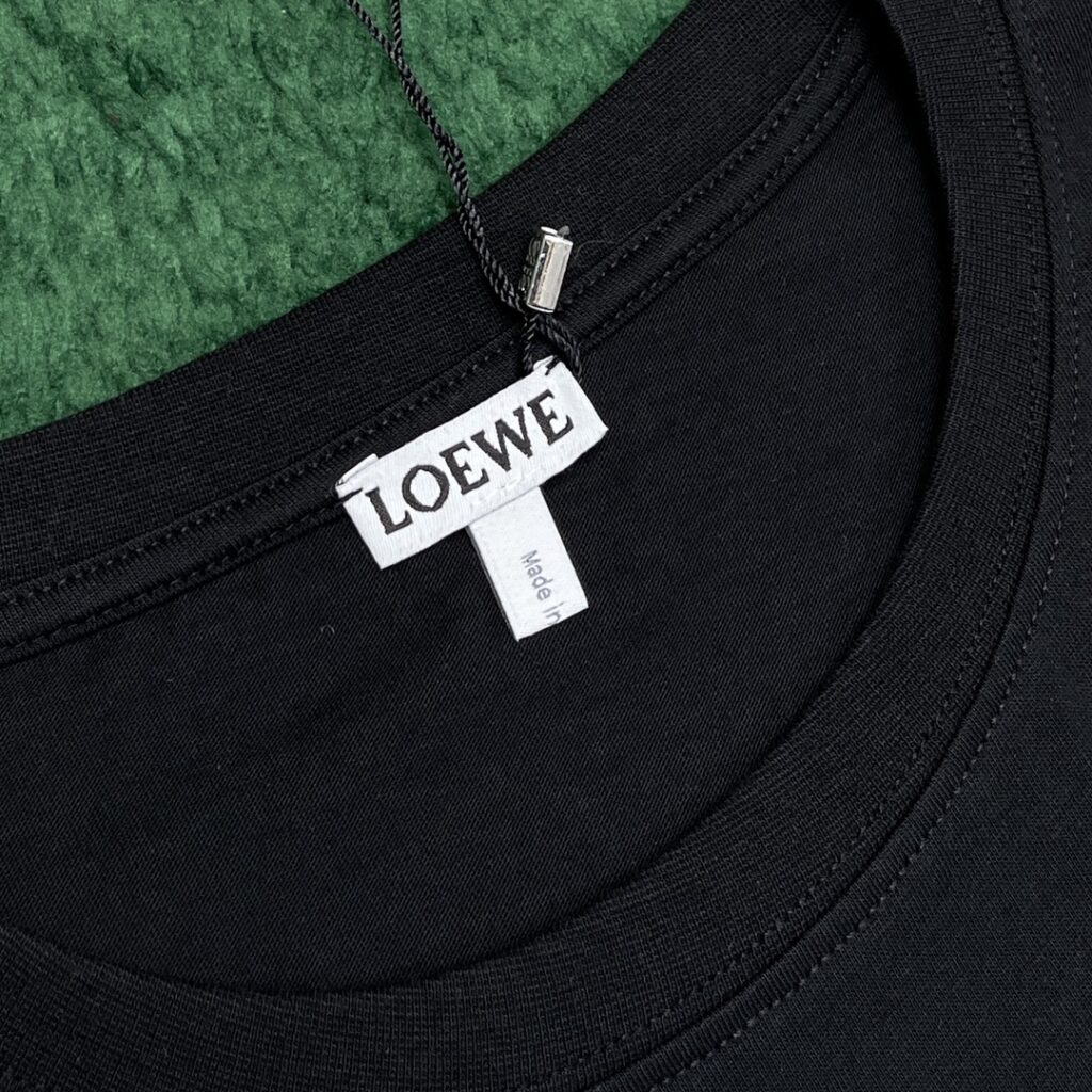 Loewe 로에베 24SS 아나그램 패치 페이크 포켓 코튼 저지 반팔 티셔츠 “3COLOR” 레플리카 6번 이미지 - 의류 | 세미샵 레플리카 사이트