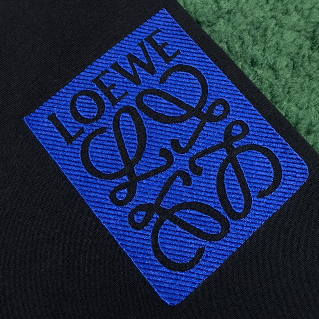 Loewe 로에베 24SS 아나그램 패치 페이크 포켓 코튼 저지 반팔 티셔츠 “3COLOR” 레플리카 7번 이미지 - 의류 | 세미샵 레플리카 사이트