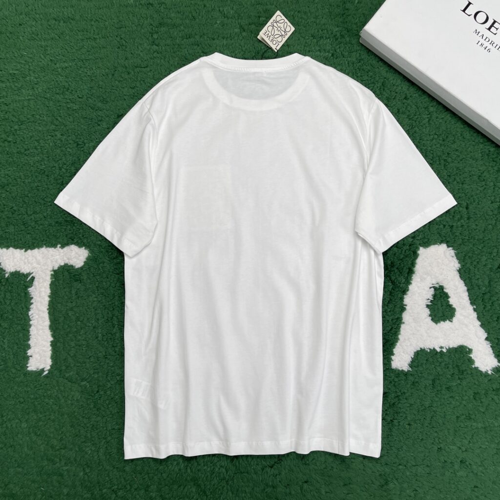Loewe 로에베 24SS 아나그램 패치 페이크 포켓 코튼 저지 반팔 티셔츠 “3COLOR” 레플리카 11번 이미지 - 의류 | 세미샵 레플리카 사이트