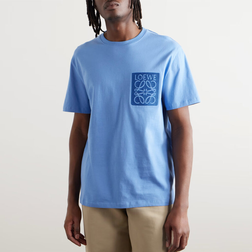 Loewe 로에베 24SS 아나그램 패치 페이크 포켓 코튼 저지 반팔 티셔츠 “3COLOR” 레플리카 15번 이미지 - 의류 | 세미샵 레플리카 사이트