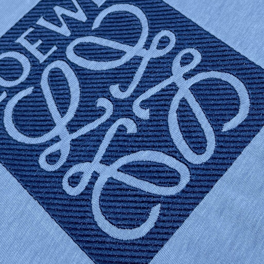 Loewe 로에베 24SS 아나그램 패치 페이크 포켓 코튼 저지 반팔 티셔츠 “3COLOR” 레플리카 20번 이미지 - 의류 | 세미샵 레플리카 사이트