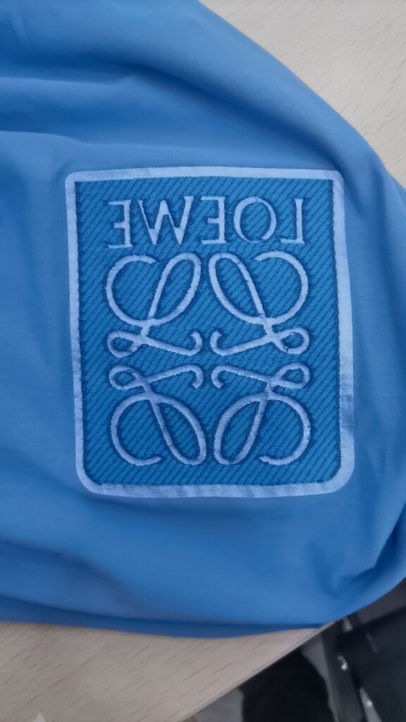 Loewe 로에베 24SS 아나그램 패치 페이크 포켓 코튼 저지 반팔 티셔츠 “3COLOR” 레플리카 22번 이미지 - 의류 | 세미샵 레플리카 사이트