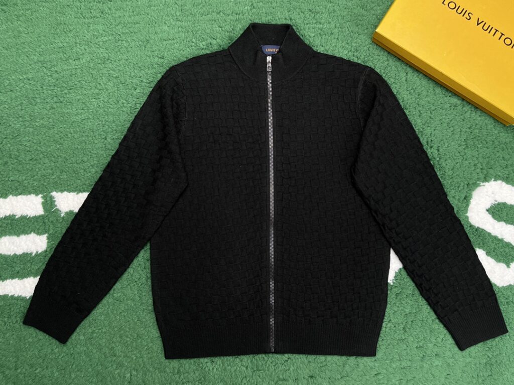 Louis Vuitton 루이비통 다미에 시그니처 프론트 집업 가디건 “2COLOR” 레플리카 3번 이미지 - 의류 | 세미샵 레플리카 사이트