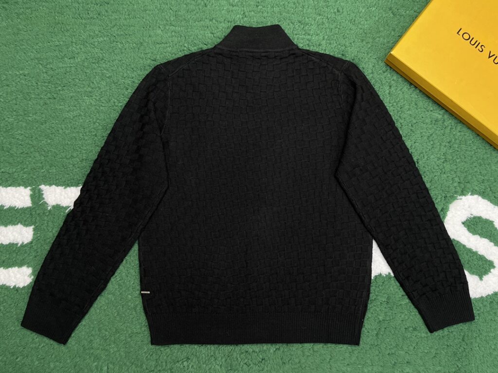 Louis Vuitton 루이비통 다미에 시그니처 프론트 집업 가디건 “2COLOR” 레플리카 4번 이미지 - 의류 | 세미샵 레플리카 사이트