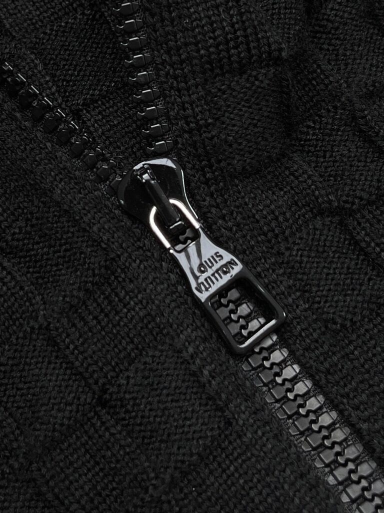 Louis Vuitton 루이비통 다미에 시그니처 프론트 집업 가디건 “2COLOR” 레플리카 8번 이미지 - 의류 | 세미샵 레플리카 사이트