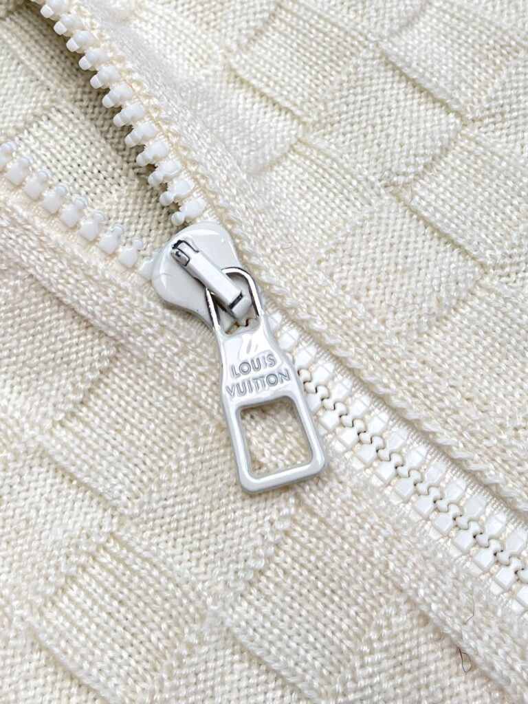 Louis Vuitton 루이비통 다미에 시그니처 프론트 집업 가디건 “2COLOR” 레플리카 19번 이미지 - 의류 | 세미샵 레플리카 사이트