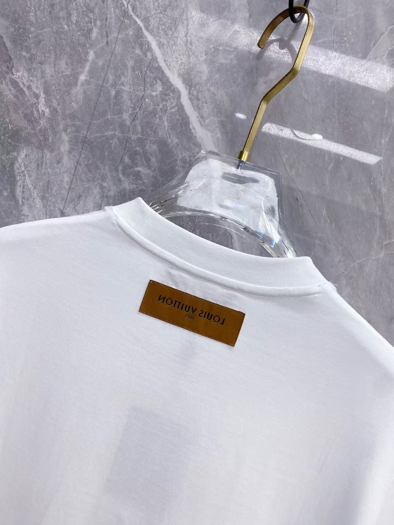 루이비통 루이비통 모노그램 드리핑 플라워 티셔츠 레플리카 13번 이미지 - 의류 | 세미샵 레플리카 사이트