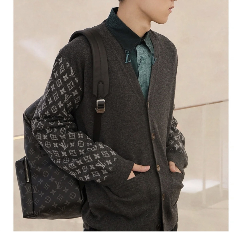 Louis Vuitton 루이비통 모노그램 믹스 캐시미어 V넥 가디건 레플리카 4번 이미지 - 의류 | 세미샵 레플리카 사이트