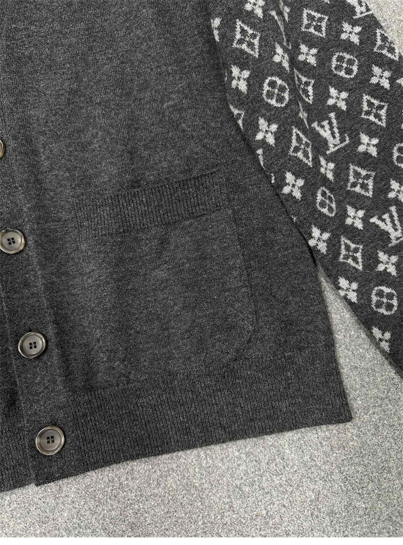 Louis Vuitton 루이비통 모노그램 믹스 캐시미어 V넥 가디건 레플리카 7번 이미지 - 의류 | 세미샵 레플리카 사이트