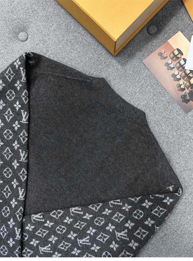 Louis Vuitton 루이비통 모노그램 믹스 캐시미어 V넥 가디건 레플리카 12번 이미지 - 의류 | 세미샵 레플리카 사이트