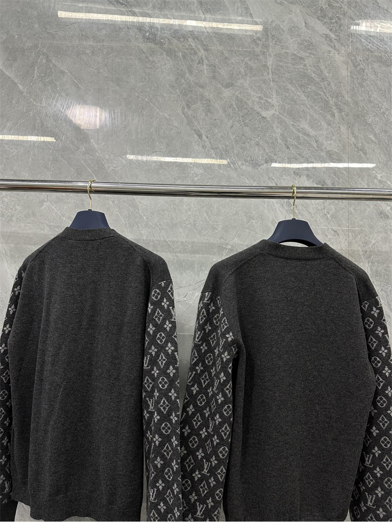 Louis Vuitton 루이비통 모노그램 믹스 캐시미어 V넥 가디건 레플리카 16번 이미지 - 의류 | 세미샵 레플리카 사이트