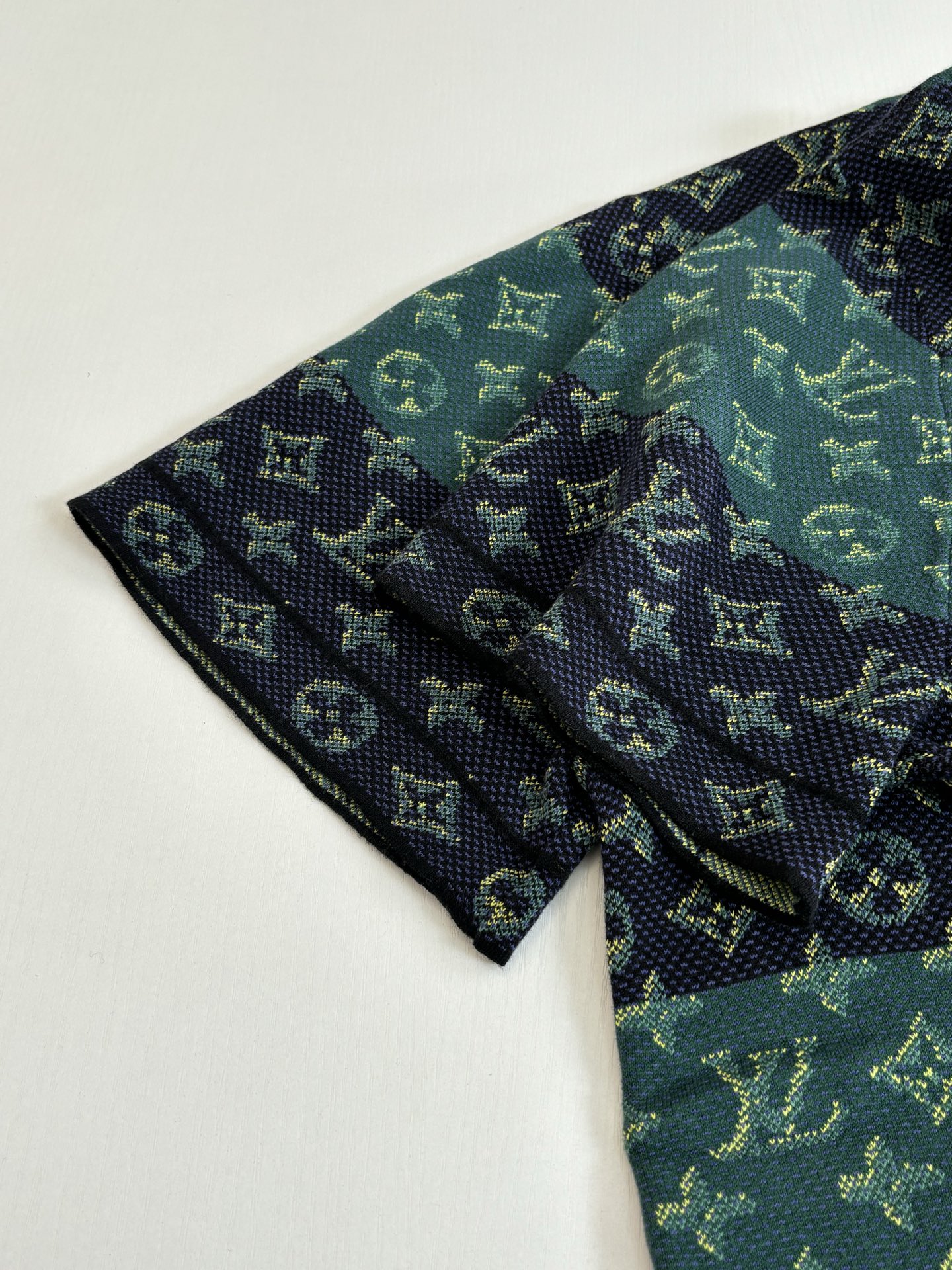 루이비통 루이비통 모노그램 스트라이프 니트 티셔츠 레플리카 3번 이미지 - 의류 | 세미샵 레플리카 사이트