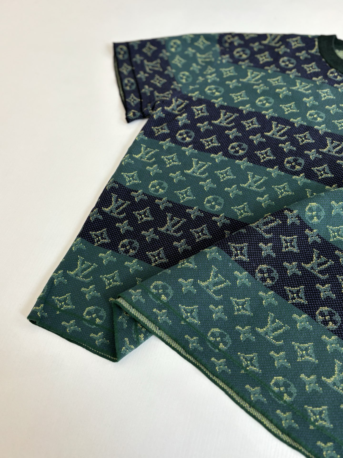 루이비통 루이비통 모노그램 스트라이프 니트 티셔츠 레플리카 5번 이미지 - 의류 | 세미샵 레플리카 사이트