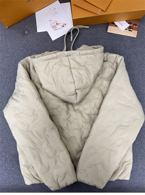 루이비통 루이비통 모노그램 퀼티드 나일론 후드 블루종 레플리카 12번 이미지 - 의류 | 세미샵 레플리카 사이트