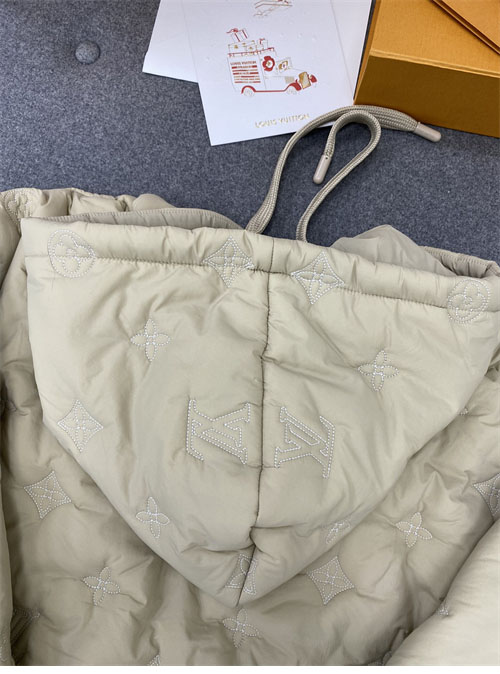 루이비통 루이비통 모노그램 퀼티드 나일론 후드 블루종 레플리카 13번 이미지 - 의류 | 세미샵 레플리카 사이트