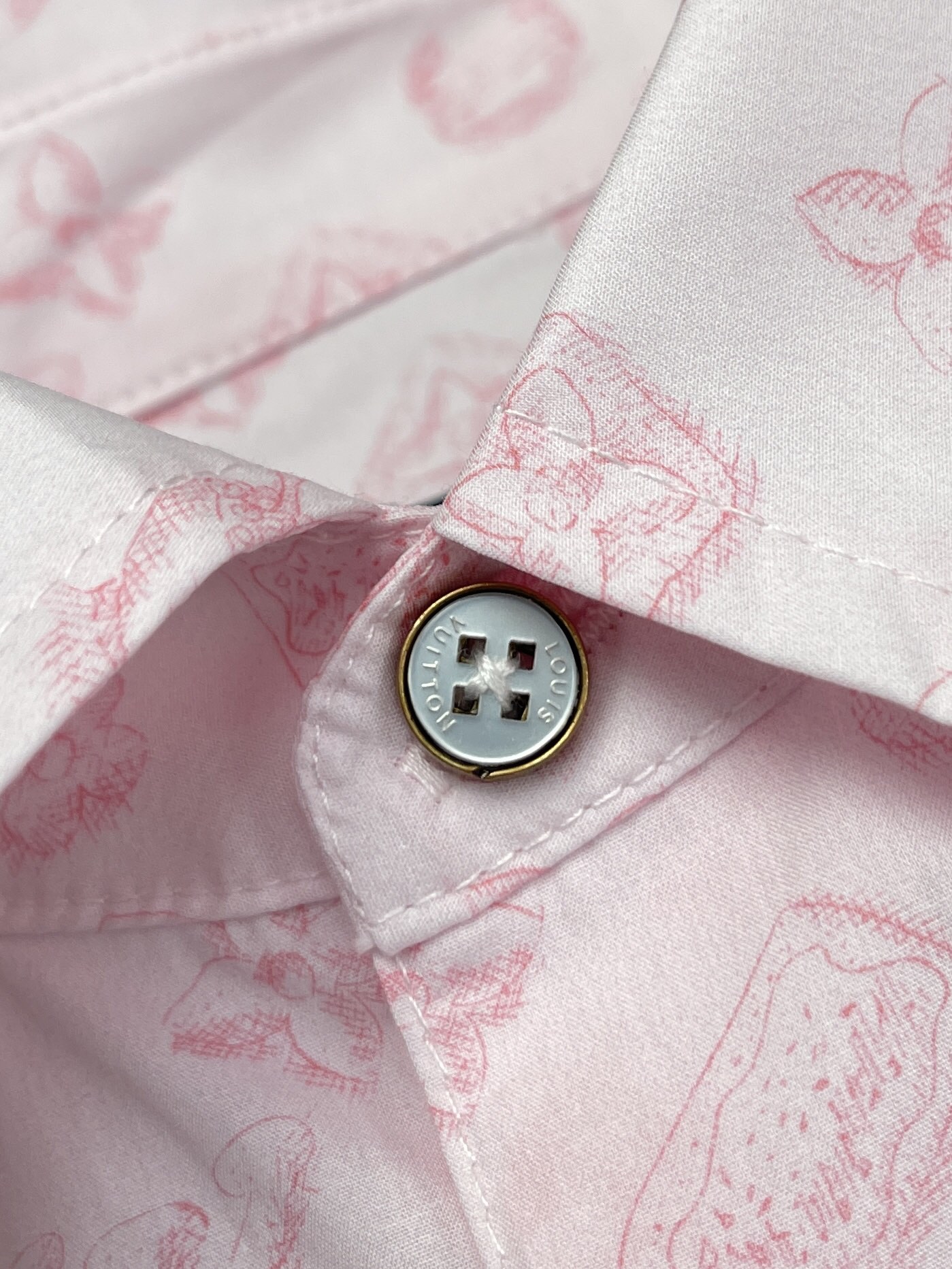 Louis Vuitton 루이비통 모노그램 프린티드 롱 슬리브 셔츠 “2COLOR” 레플리카 8번 이미지 - 의류 | 세미샵 레플리카 사이트