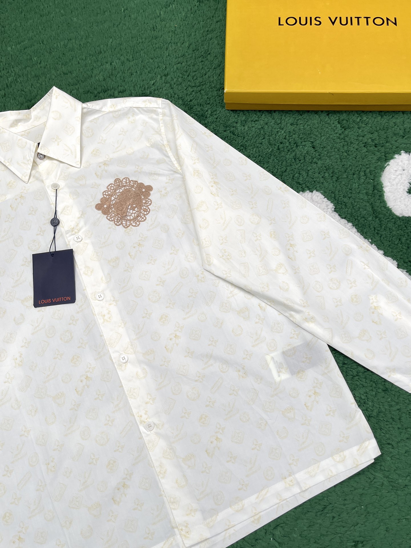 Louis Vuitton 루이비통 모노그램 프린티드 롱 슬리브 셔츠 “2COLOR” 레플리카 14번 이미지 - 의류 | 세미샵 레플리카 사이트