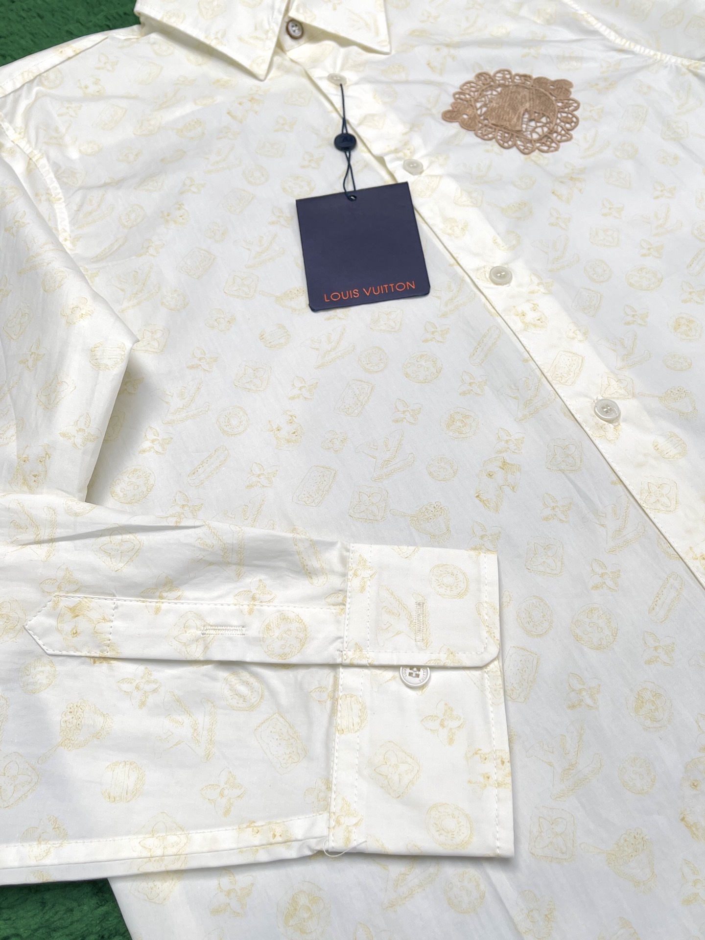 Louis Vuitton 루이비통 모노그램 프린티드 롱 슬리브 셔츠 “2COLOR” 레플리카 16번 이미지 - 의류 | 세미샵 레플리카 사이트