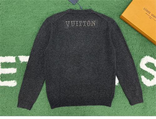 Louis Vuitton 루이비통 스터드LV 엠벨리시드 롱 슬리브드 메리노 울 크루넥 레플리카 4번 이미지 - 의류 | 세미샵 레플리카 사이트