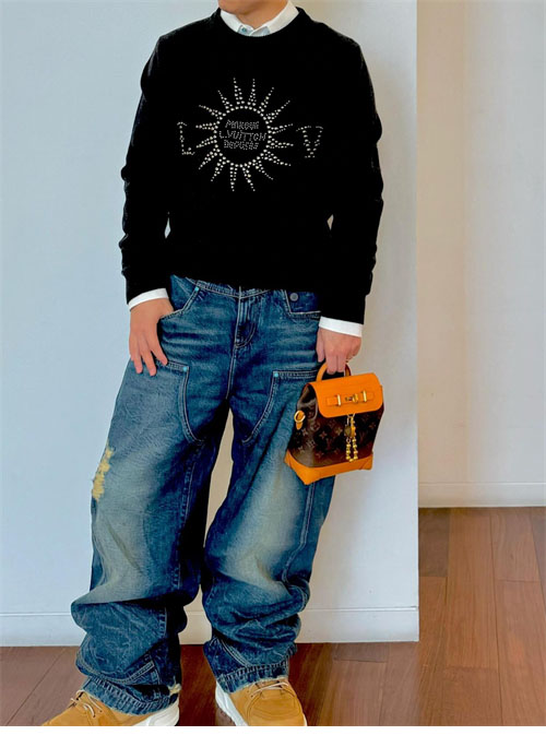 Louis Vuitton 루이비통 스터드LV 엠벨리시드 롱 슬리브드 메리노 울 크루넥 레플리카 14번 이미지 - 의류 | 세미샵 레플리카 사이트