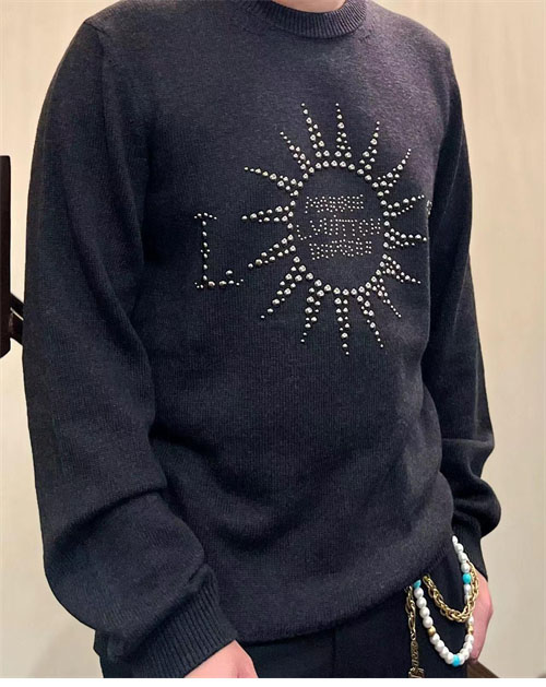 Louis Vuitton 루이비통 스터드LV 엠벨리시드 롱 슬리브드 메리노 울 크루넥 레플리카 16번 이미지 - 의류 | 세미샵 레플리카 사이트