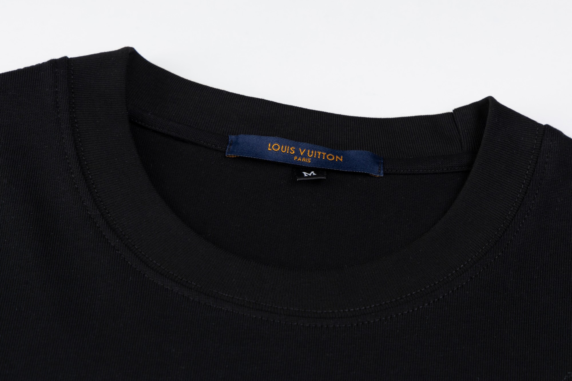 루이비통 루이비통 스팟 로고 티셔츠 레플리카 4번 이미지 - 의류 | 세미샵 레플리카 사이트