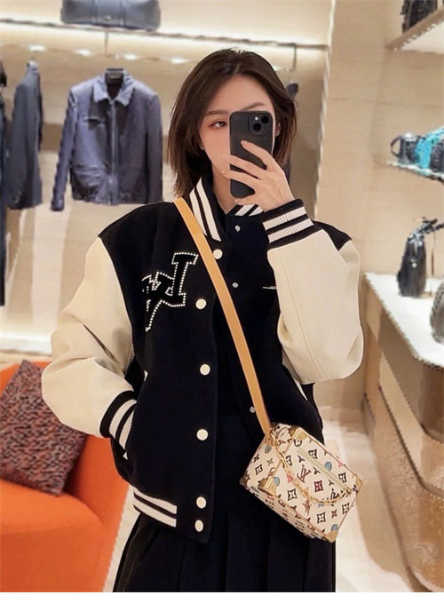 Louis Vuitton 루이비통 시그니처 벨벳 LV 바시티 블루종 자켓 레플리카 3번 이미지 - 의류 | 세미샵 레플리카 사이트