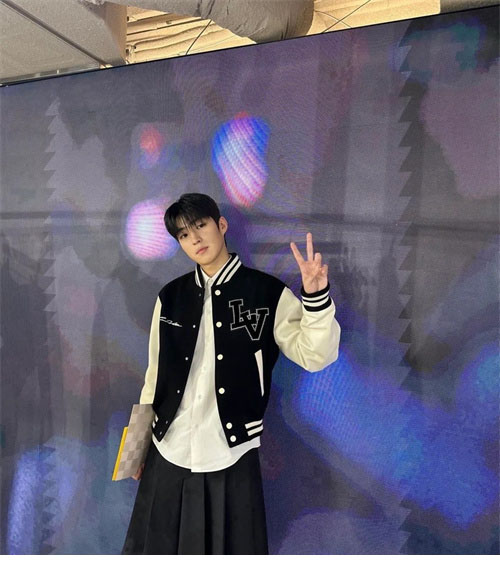 Louis Vuitton 루이비통 시그니처 벨벳 LV 바시티 블루종 자켓 레플리카 4번 이미지 - 의류 | 세미샵 레플리카 사이트