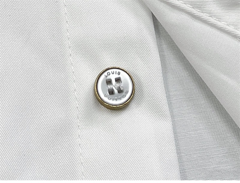 루이비통 루이비통 엠보스드 포켓 롱 슬리브드 셔츠 레플리카 2번 이미지 - 의류 | 세미샵 레플리카 사이트