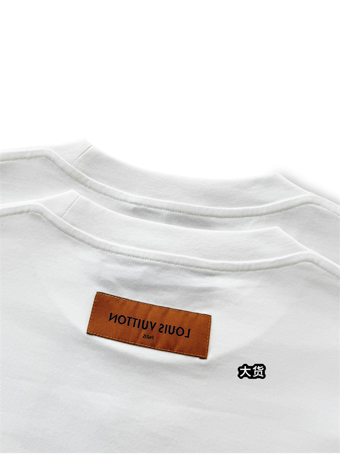 Louis Vuitton 루이비통 엠보스드 LV 반팔 티셔츠 레플리카 14번 이미지 - 의류 | 세미샵 레플리카 사이트