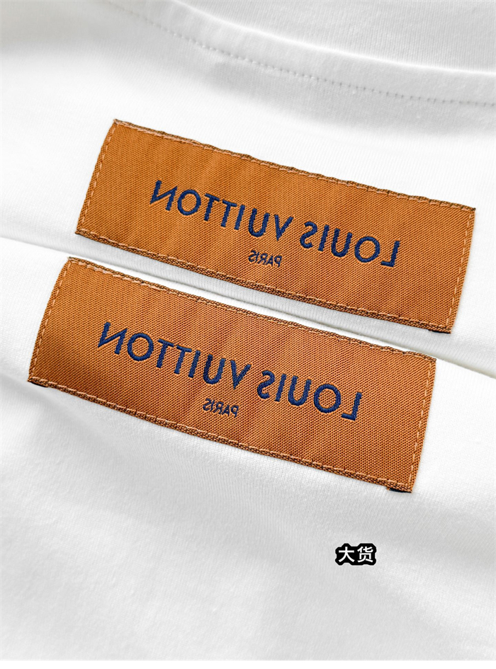 Louis Vuitton 루이비통 엠보스드 LV 반팔 티셔츠 레플리카 15번 이미지 - 의류 | 세미샵 레플리카 사이트