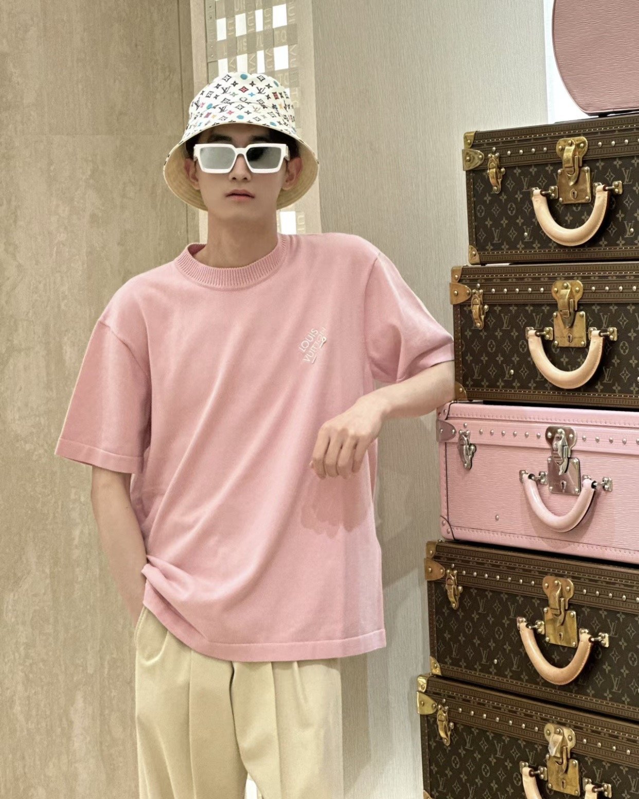 Louis Vuitton 루이비통 엠브로이더드 시그니처 쇼트 슬리브 코튼 니트 반팔 “4COLOR” 레플리카 3번 이미지 - 의류 | 세미샵 레플리카 사이트