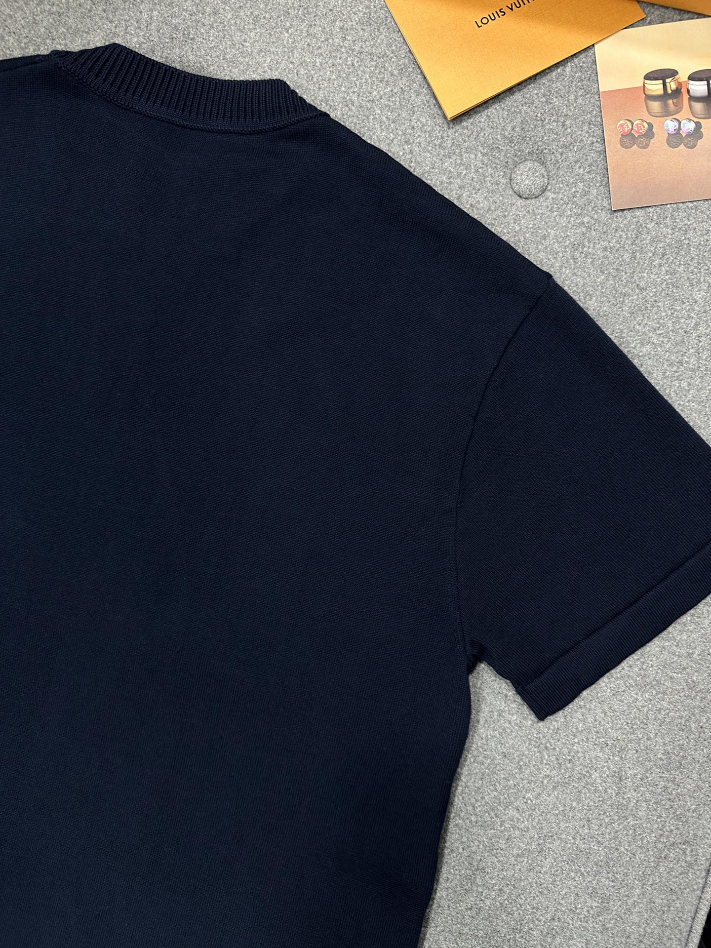 Louis Vuitton 루이비통 엠브로이더드 시그니처 쇼트 슬리브 코튼 니트 반팔 “4COLOR” 레플리카 5번 이미지 - 의류 | 세미샵 레플리카 사이트